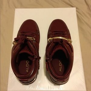 Aldo size 7 woman burgundy